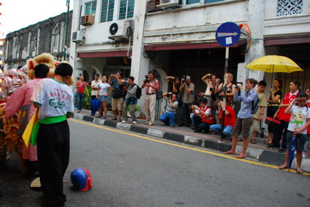 A lot of photographers because apparently there is a photography competetion. I didn't know there were so many photographers in Penang. 